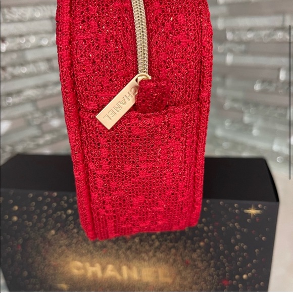 Authentic Chanel 2021 cosmetic pouch - Picture 3 of 4